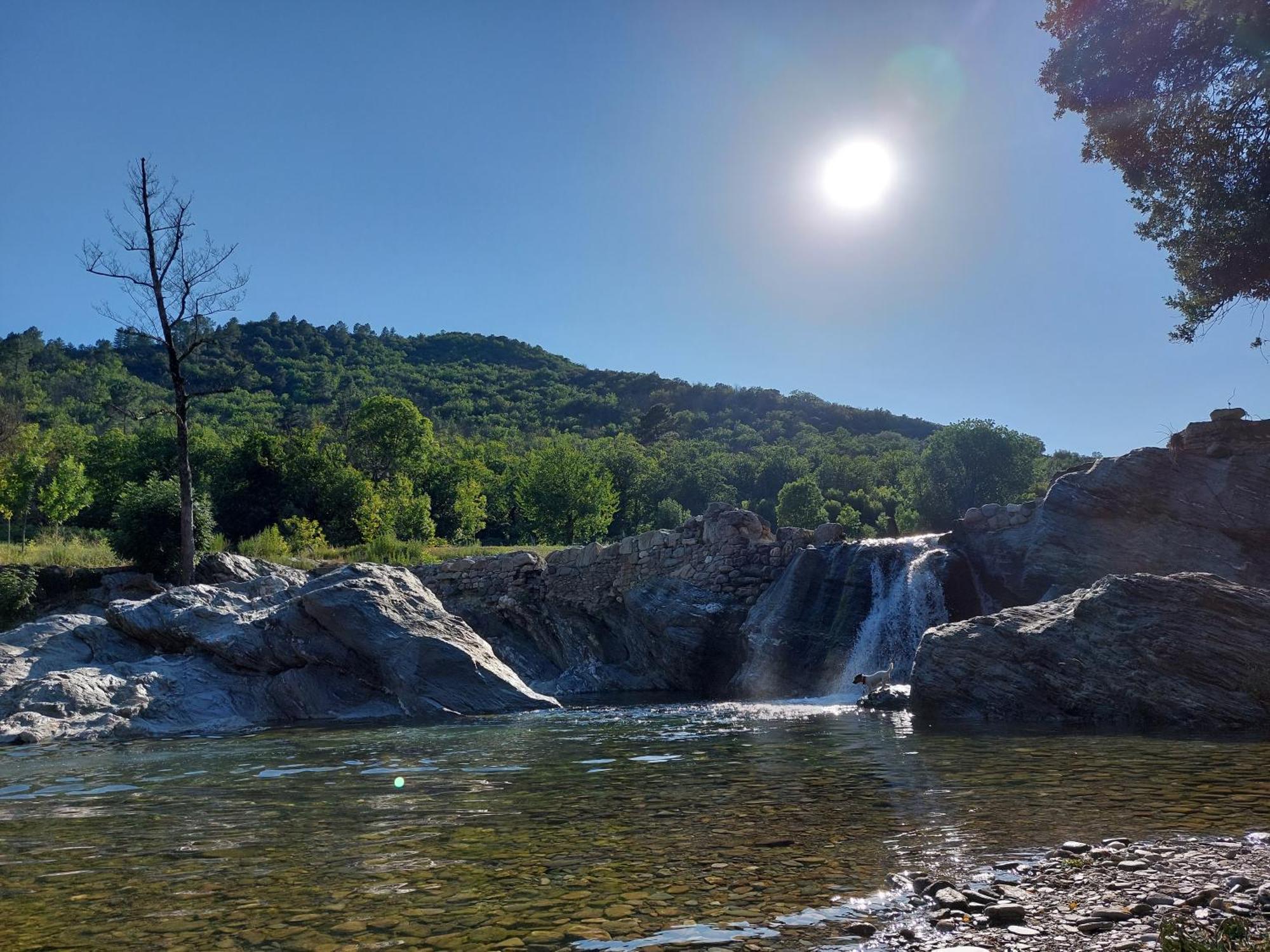 Gite Et Jardin En Bord De Riviere Saumane Exteriér fotografie
